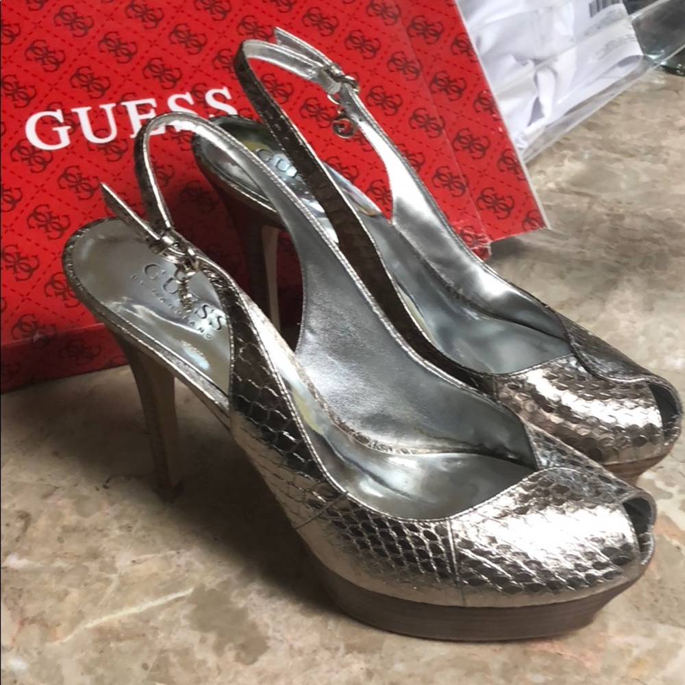 Guess pumps